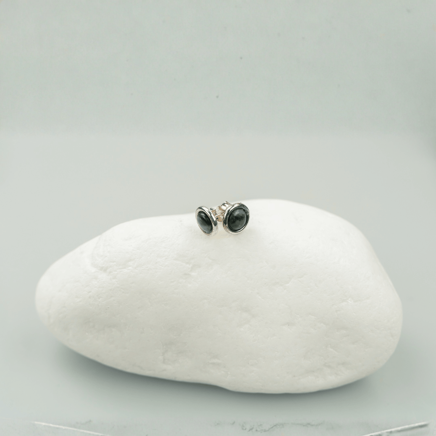 Kolczyki z zielonym kamieniem