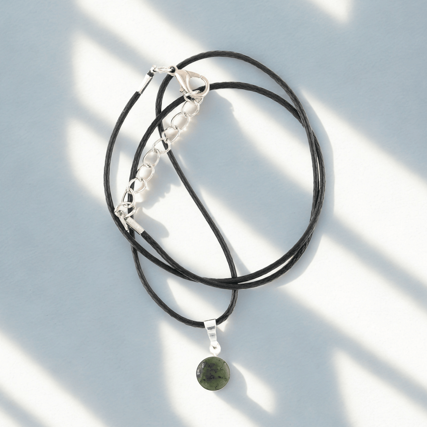 Zawieszka z zielonym oczkiem