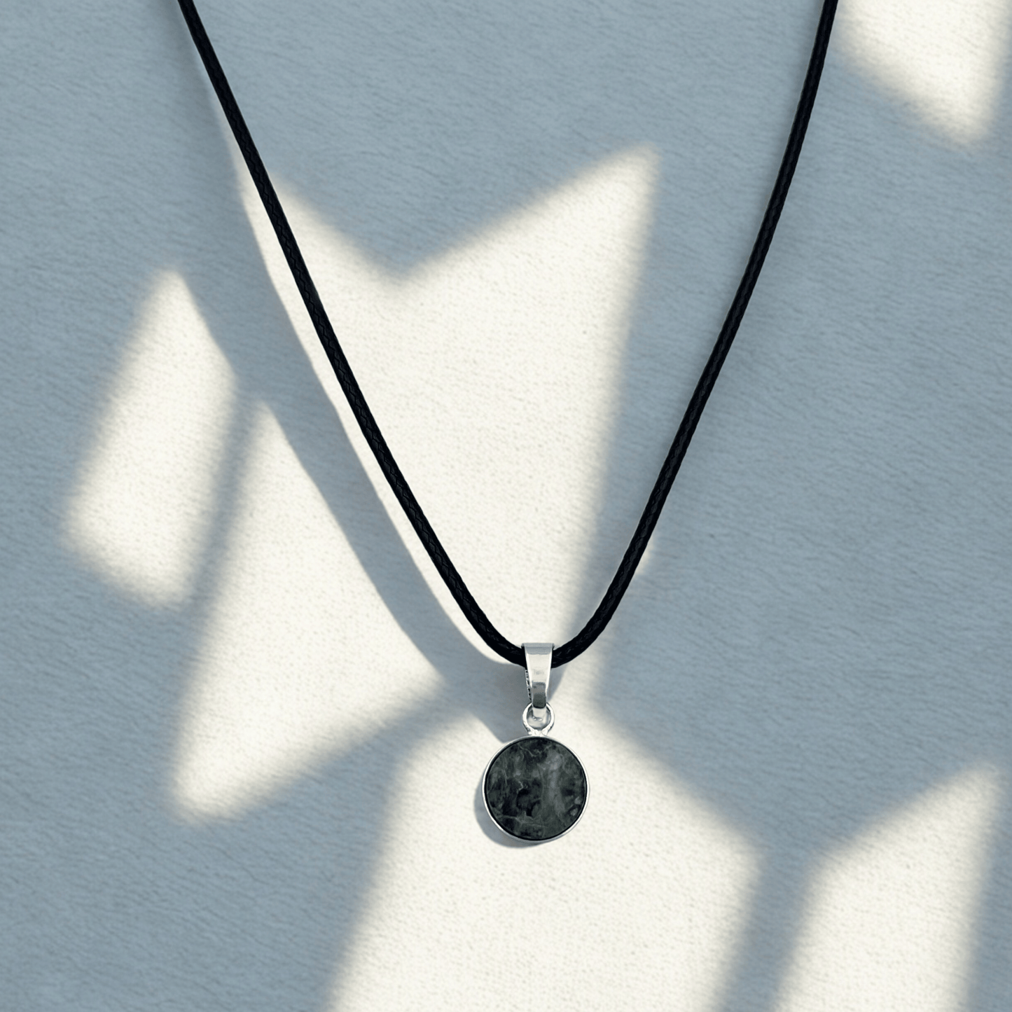 Naszyjnik z okrągłą zawieszką