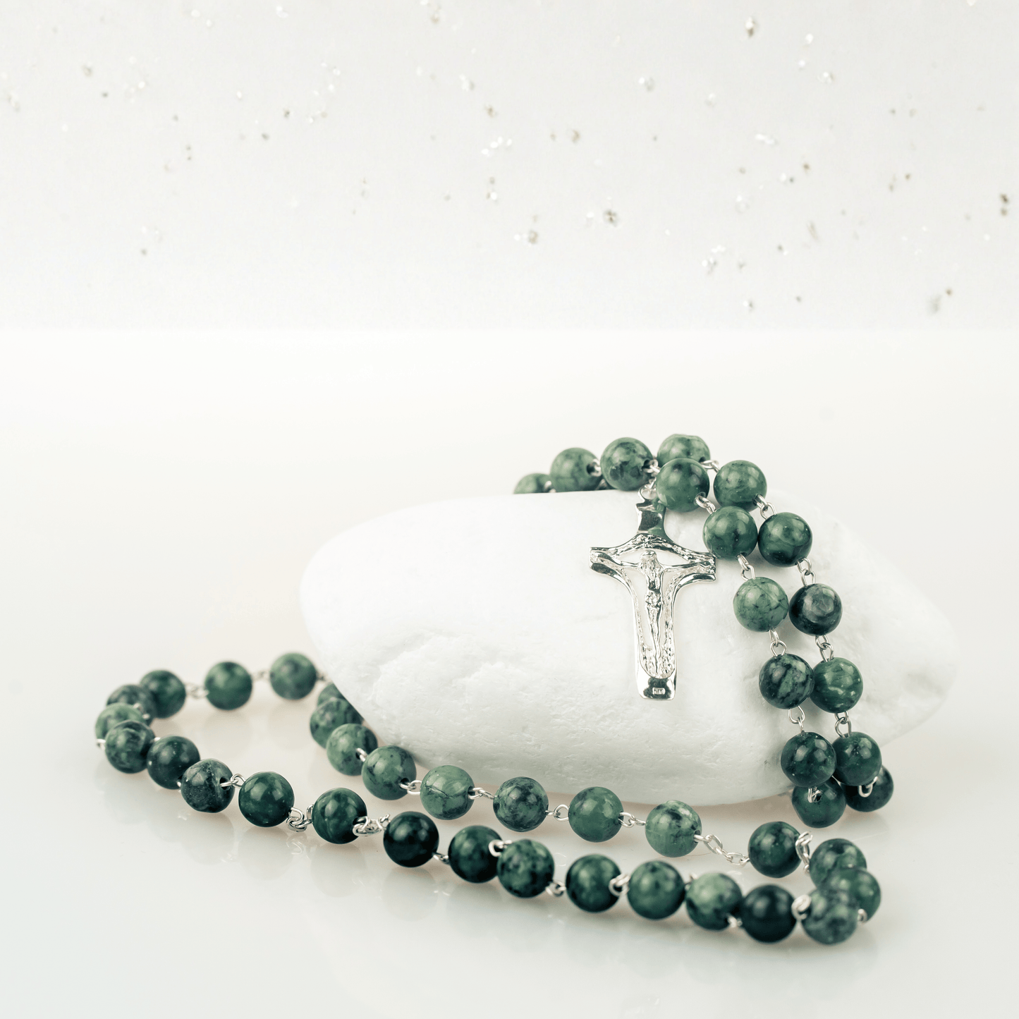 Różaniec z zielonego kamienia