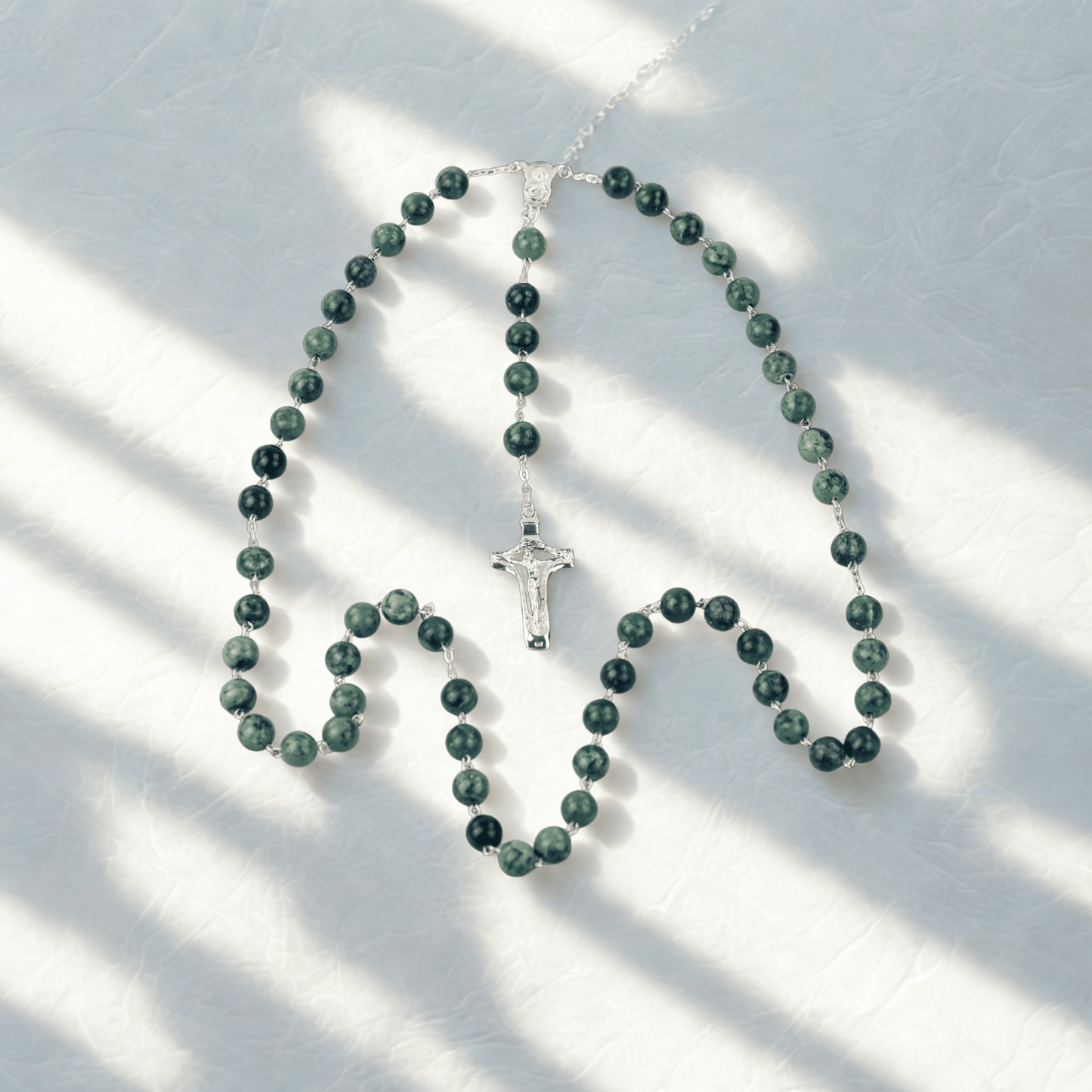 Różaniec z zielonego kamienia