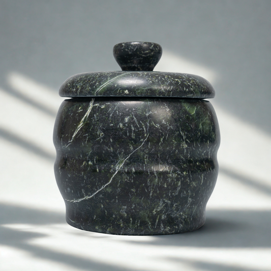 Cukiernica z zielonego kamienia