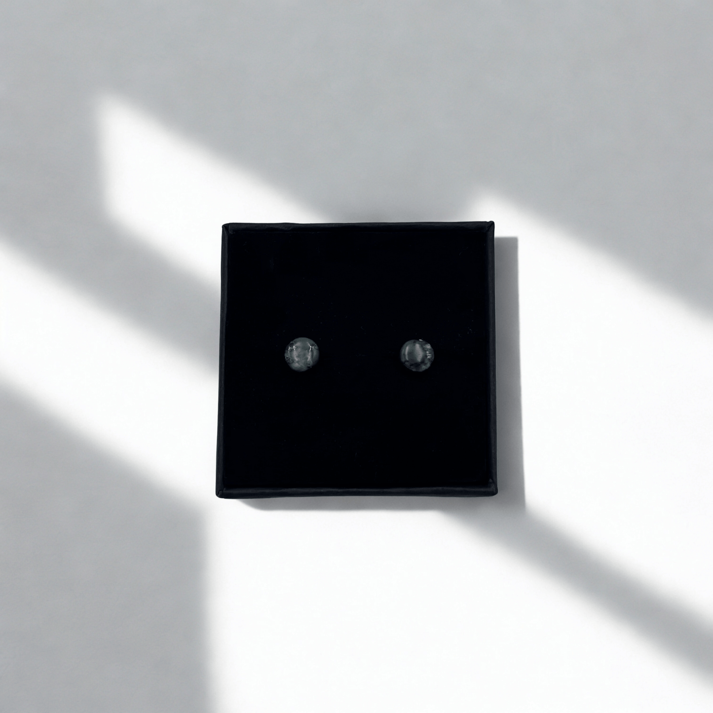 Małe okrągłe kolczyki