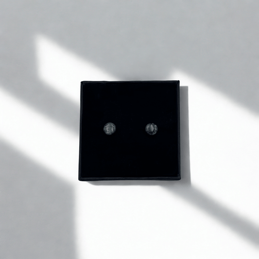 Małe okrągłe kolczyki