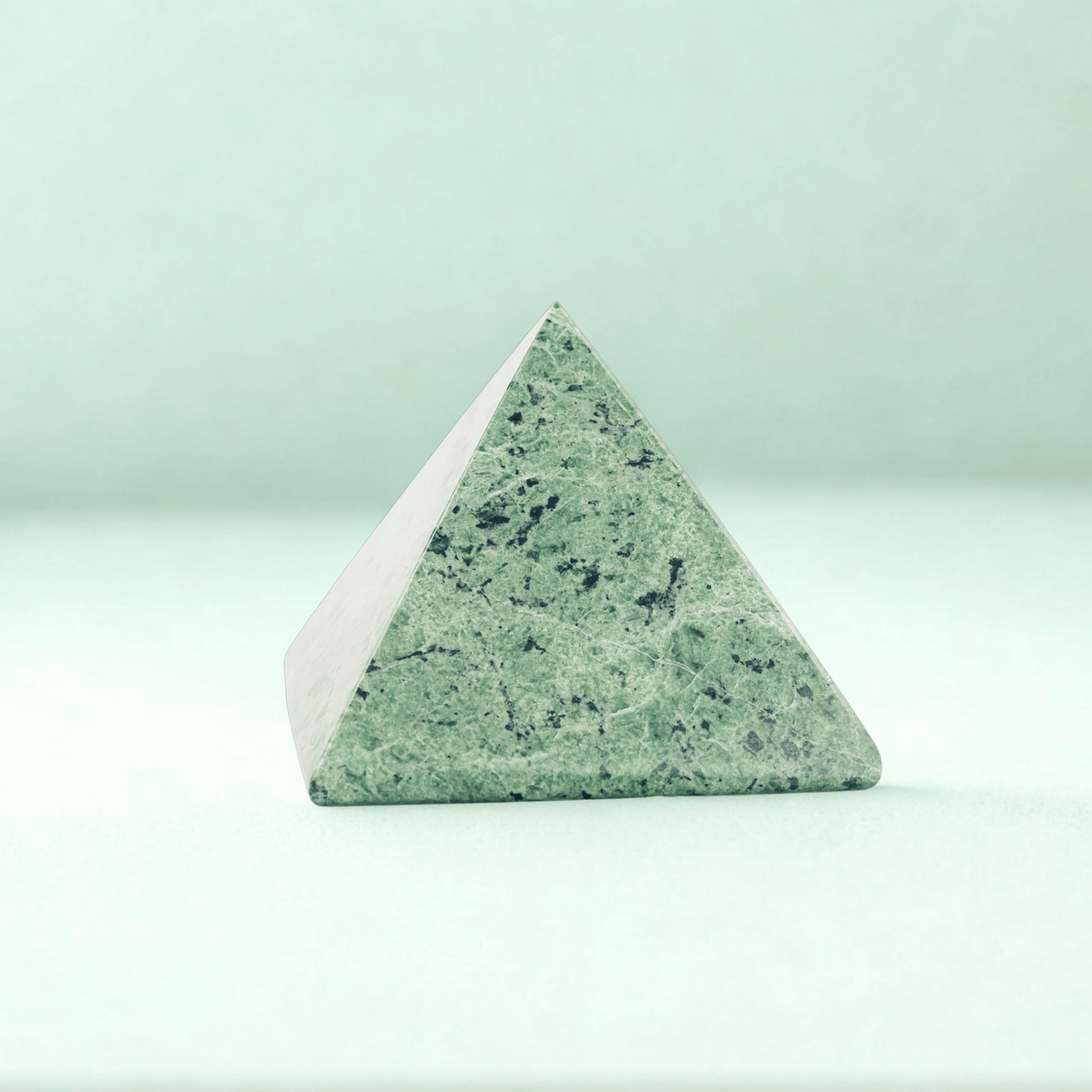 Piramida z zielonego kamienia