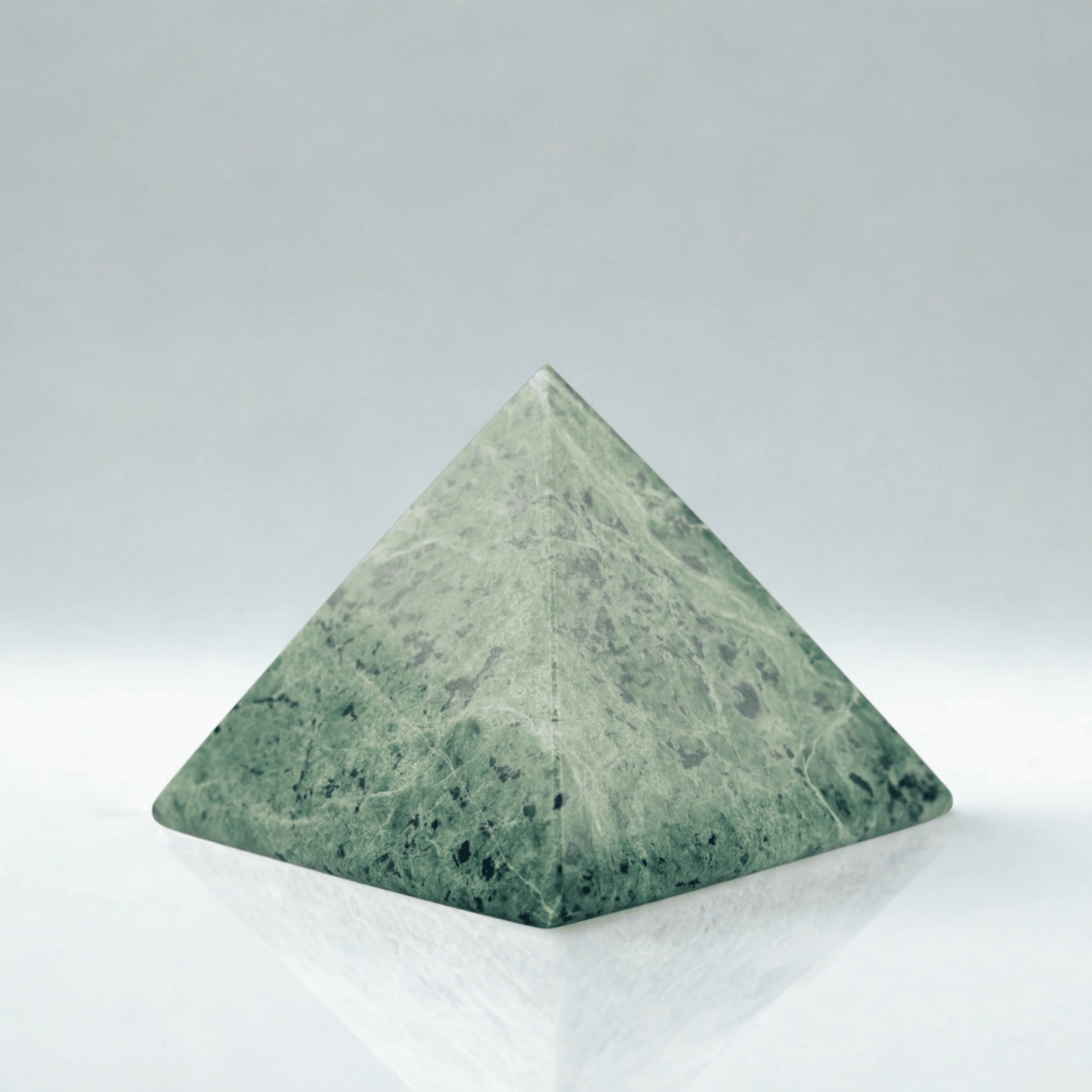 Piramida z zielonego kamienia