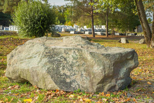 Obelisk z serpentynitu duży