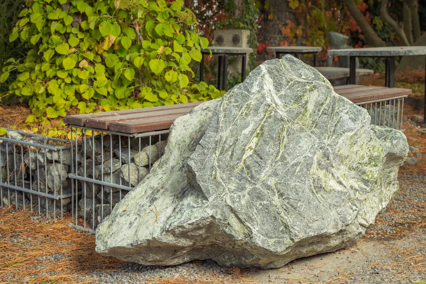 Obelisk z serpentynitu duży