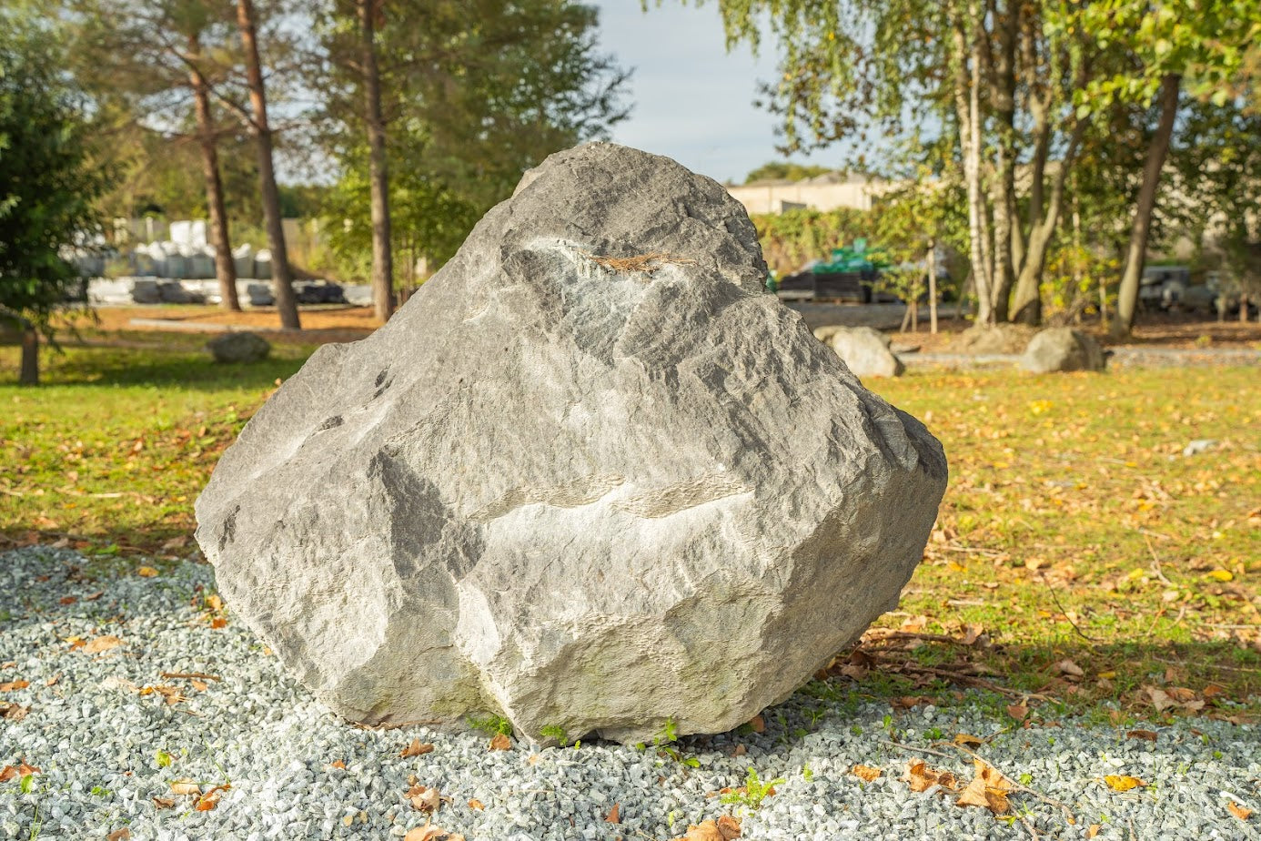 Obelisk z serpentynitu duży